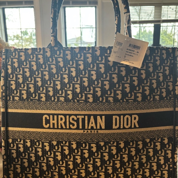 LARGE DIOR TOTE BOOK - Picture 2 of 6